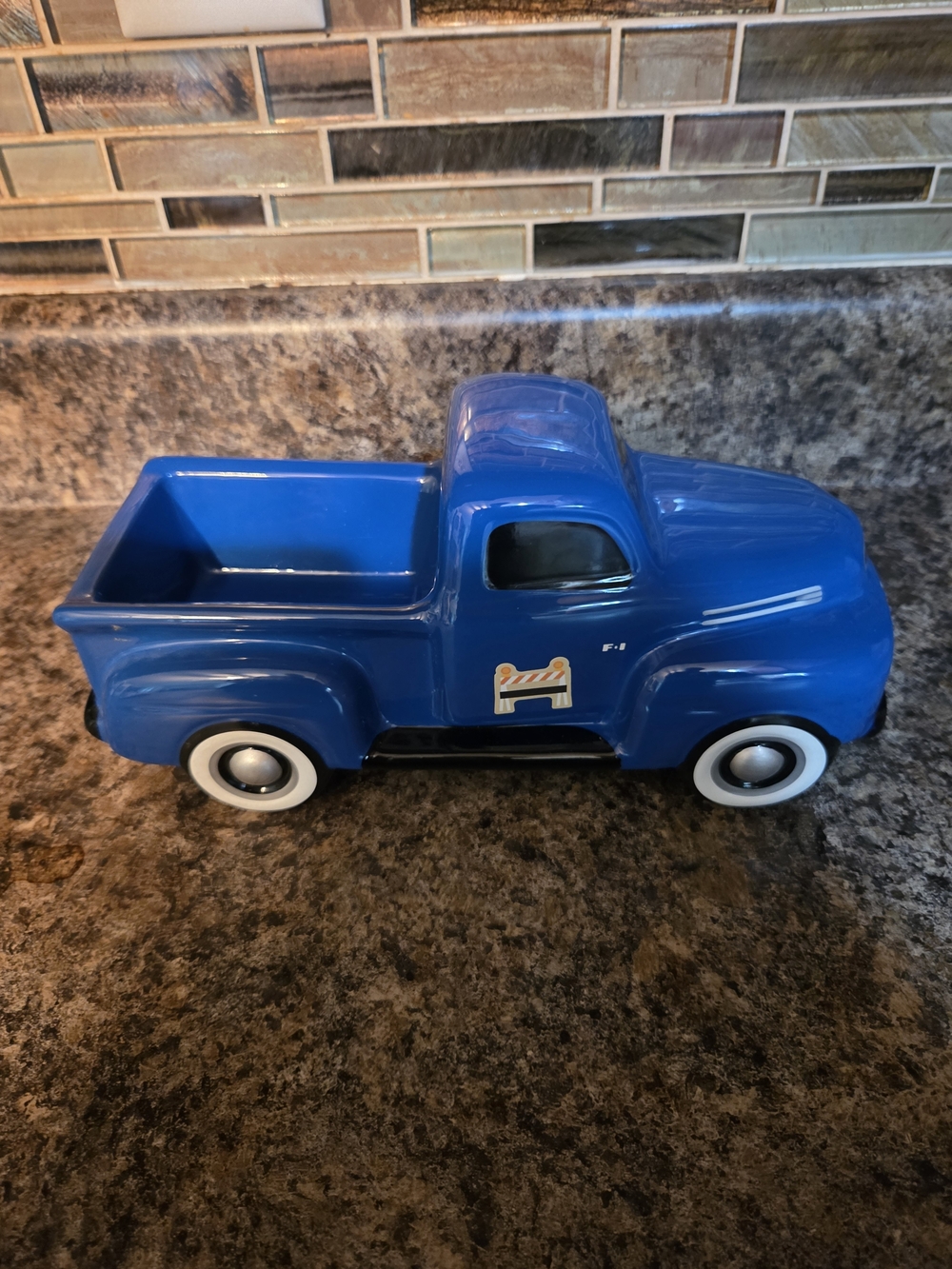TELEFLORA CERAMIC 1940 FORD F1 PICK UP